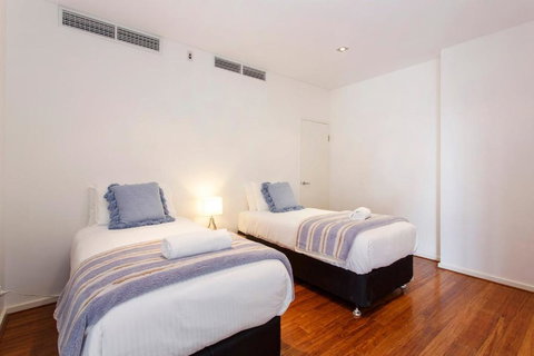 Gallery On High - Large Space With Balcony - Accommodation Brisbane 2