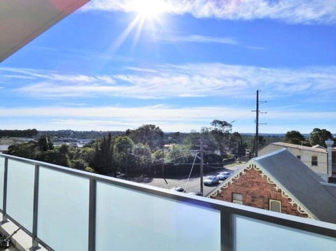 GLAD1 - Monash Rd - Gladesville - Accommodation Brisbane 4