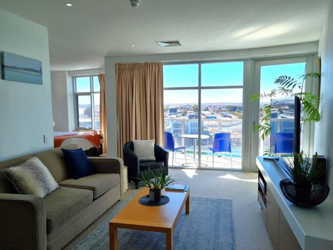 Glam Apartment 21 - Accommodation Brisbane 2