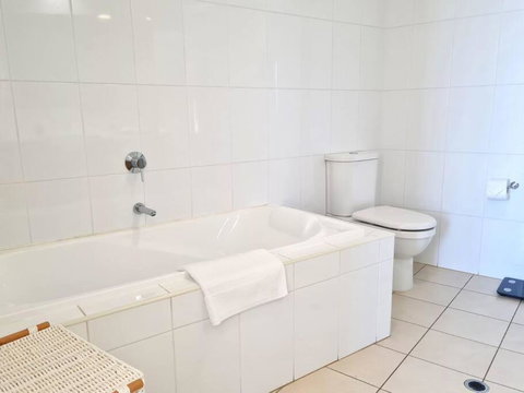 Glam Apartment 21 - Accommodation Brisbane 4