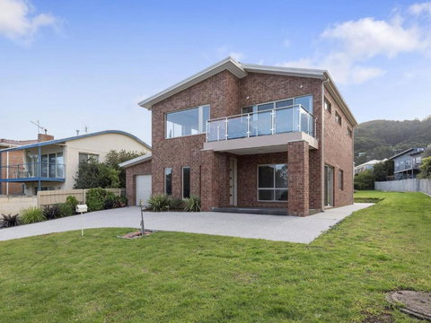 Gloria June - Accommodation Brisbane 0