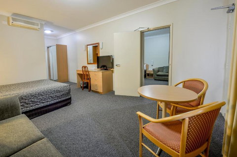 Golden Guitar Motor Inn - Accommodation Brisbane 0