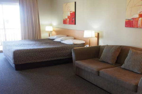 Golden Guitar Motor Inn - Accommodation Brisbane 1