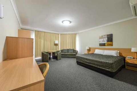 Golden Guitar Motor Inn - Accommodation Brisbane 2