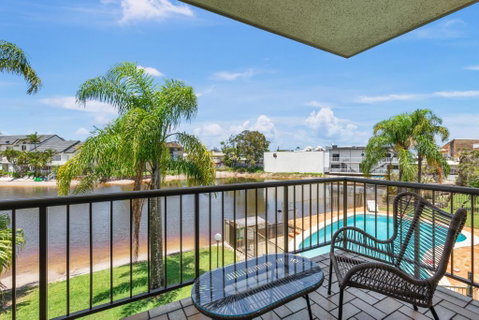 HACIENDA- CANAL VIEWS AND COMFORT - Accommodation Brisbane 3