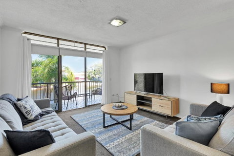HACIENDA- CANAL VIEWS AND COMFORT - Accommodation Brisbane 2