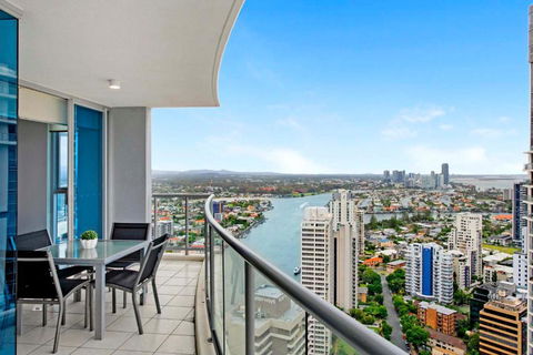 HIGH FLOOR GUARANTEE - 3 Bedroom Plus Study Apartments At Chevron Renaissance - Self Contained & Privately Managed - Wow Stay - Accommodation Brisbane 3