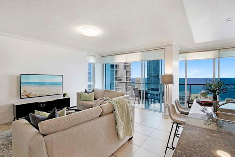 HIGH FLOOR GUARANTEE - 3 Bedroom Plus Study Apartments At Chevron Renaissance - Self Contained & Privately Managed - Wow Stay - Accommodation Brisbane 1