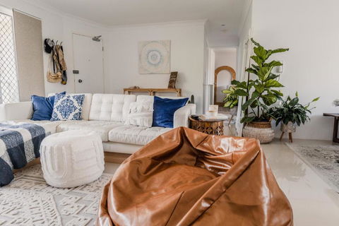 HEART OF BURLEIGH Holiday Villa - Perfect Location With Pools - Accommodation Brisbane 2