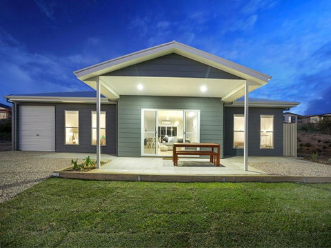 High Tide - Beachfront Pet-friendly - Accommodation Brisbane 0