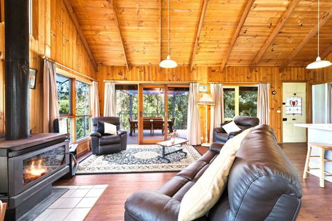 HILLSIDE HOUSE - Accommodation Brisbane 3