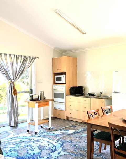 Hilltop Riverview Retreat - Accommodation Brisbane 3