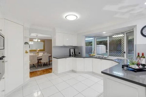Holiday Inn - Accommodation Brisbane 3