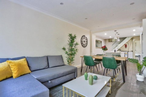 Ideal 3 Bedroom House City Centre Glebe 2 E-Bikes Included - Accommodation Brisbane 1