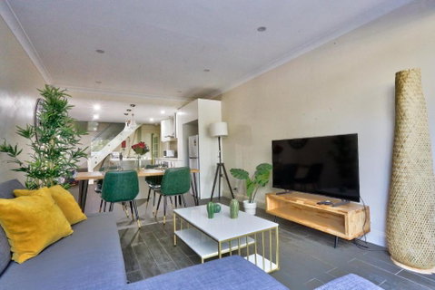 Ideal 3 Bedroom House City Centre Glebe 2 E-Bikes Included - Accommodation Brisbane 2