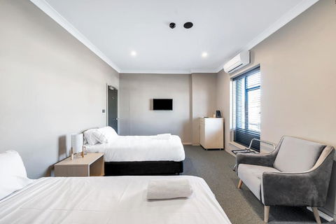 Illinois Hotel - Accommodation Brisbane 0