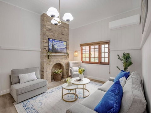 Inner City 6BR Family Friendly House Highgate Hill - Accommodation Brisbane 0