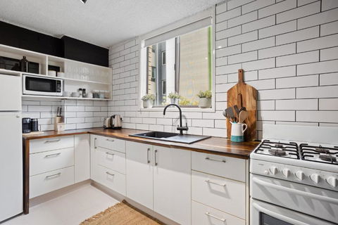 Inner City Apartment Living In Quiet Location - Accommodation Brisbane 1