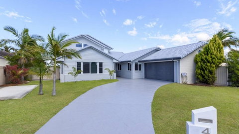 Island Paradise On The Canal - Accommodation Brisbane 1