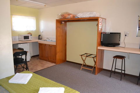 Affordable Gold City Motel - Accommodation Brisbane 3