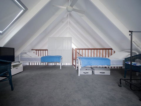 Affordable Twin Peaks 1 - Accommodation Brisbane 2