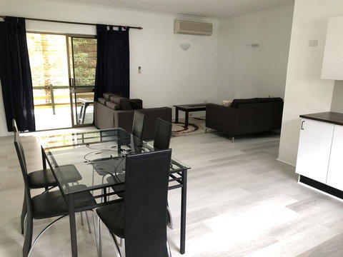 Airlie Getaway Unit 2 - Accommodation Brisbane 3