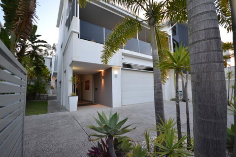 Alex Beach House - Accommodation Brisbane 1