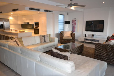 Alex Beach House - Accommodation Brisbane 2