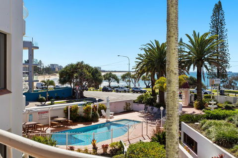 Alex Headland Beachfront - Accommodation Brisbane 3