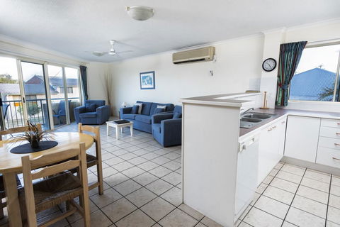 Alexander Beachfront Apartments - Accommodation Brisbane 3