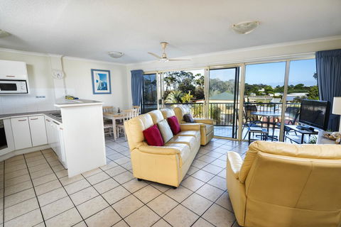 Alexander Beachfront Apartments - Accommodation Brisbane 2