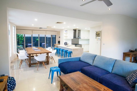 Alexandra Headland Luxury Townhouse - Accommodation Brisbane 0