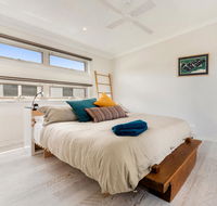 Alice's Palace 2-minute walk to lifeguard patrolled surf beach - Accommodation Brisbane