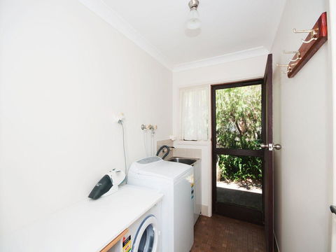 All Decked Out - Pet Friendly - Accommodation Brisbane 2