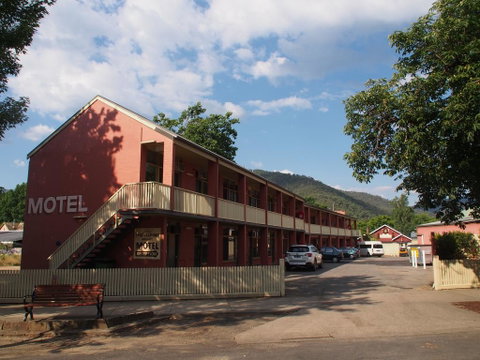 Alpine Hotel Bright - Accommodation Brisbane 0
