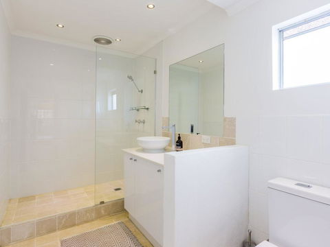 Amalfi Beach House - Accommodation Brisbane 3