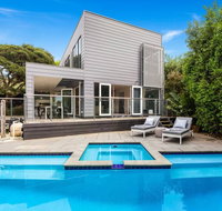Amalfi Dream - Luxury Villa with Pool and Spa walk to beach and shops - Accommodation Brisbane