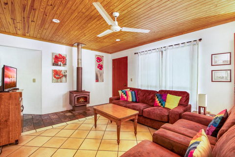 Amaroo - Rainbow Shores Room For Everyone And Walk To Beach - Accommodation Brisbane 2