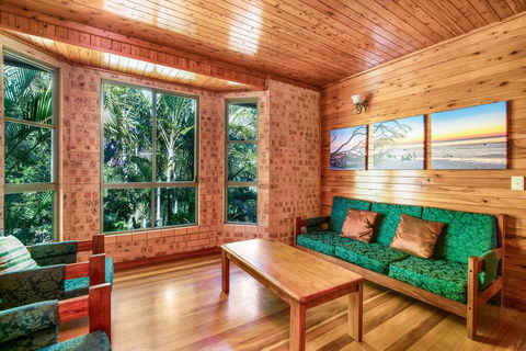 Amaroo - Rainbow Shores Room For Everyone And Walk To Beach - Accommodation Brisbane 3