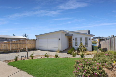 Anchored - Access To The Gippsland Lakes - Accommodation Brisbane 3