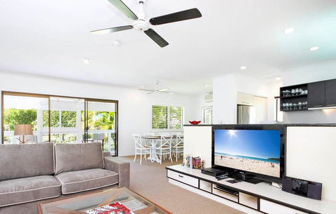 Apartment 1 - 20 Viewland Drive - Accommodation Brisbane 1