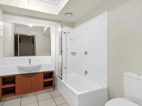 APARTMENT 29 PACIFIC APARTMENTS - Grand Escape With Ocean Views - Accommodation Brisbane 1