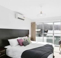 APOLLO 13 STUDIO - free wifi opposite beach - Accommodation Brisbane