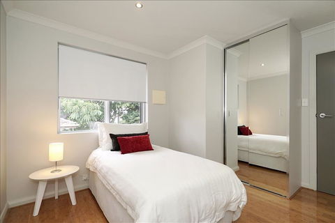 Applecross Riverside Apt - Accommodation Brisbane 0