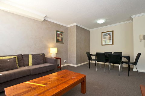 Aqualine Apartments On The Broadwater - Accommodation Brisbane 2