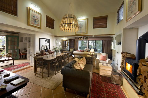 Arabella Guesthouse - Accommodation Brisbane 1