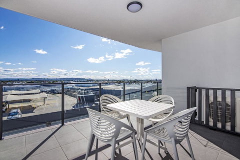 Arise Hedge - Accommodation Brisbane 1