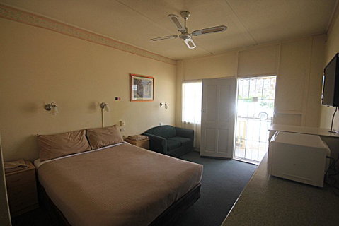 Aromet Motor Inn - Accommodation Brisbane 2