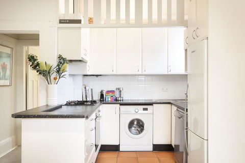 Art Deco Oasis Minutes From The City - Accommodation Brisbane 3