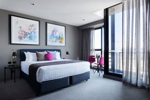 Art Series - The Chen - Accommodation Brisbane 2